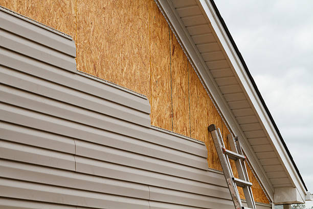 Professional Siding Repair technician working in Redmond, OR